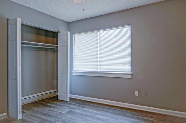 Building Photo - 3575 Oakvale Rd