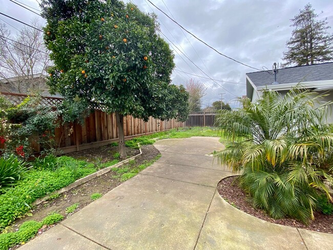 Building Photo - Quiet and Comfortable West San Jose Home