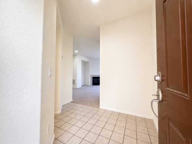 Building Photo - 3 Bedroom condo in Lake Elsinore