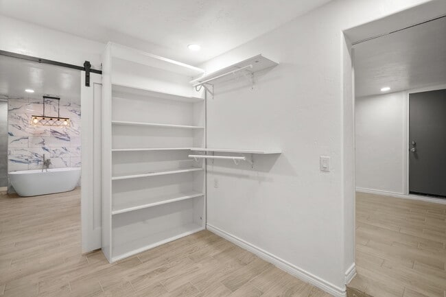 Building Photo - 2606 Justus St