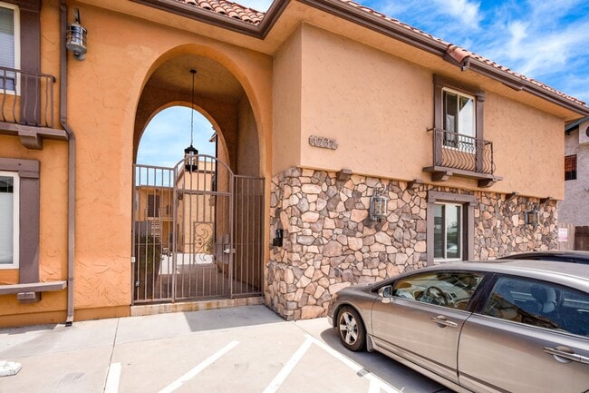 Primary Photo - 1 bedroom 1bathroom condo in Normal Heights!