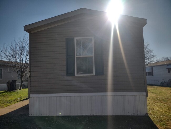 Building Photo - 2304 Wellington Green Dr