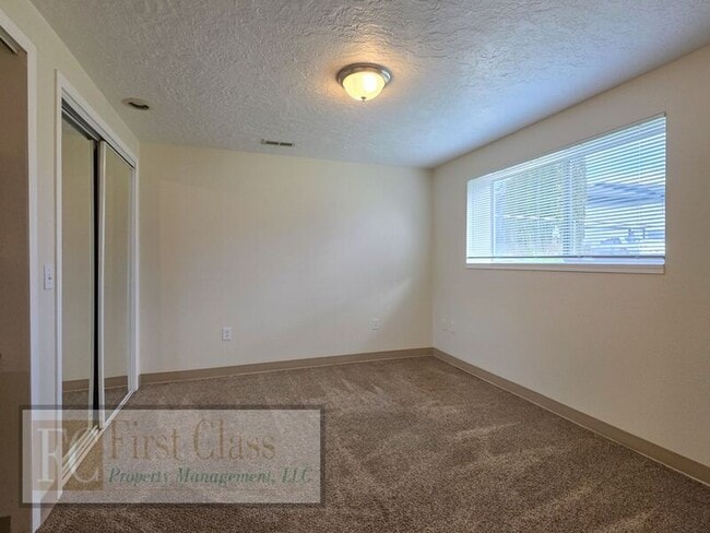 Building Photo - 298 SW Wallula Ave