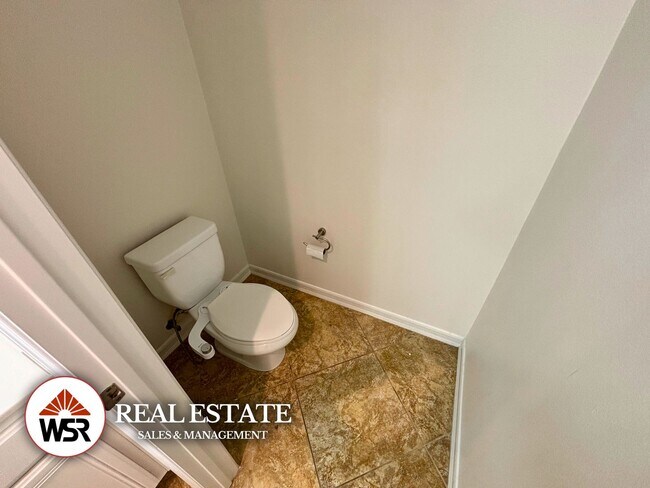 Building Photo - Beautifully upgraded LARGE home with a pool and basketball court in Mockingbird Canyon!