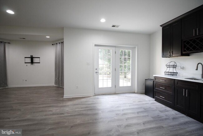 Building Photo - 5569 Jamisons Farm Dr