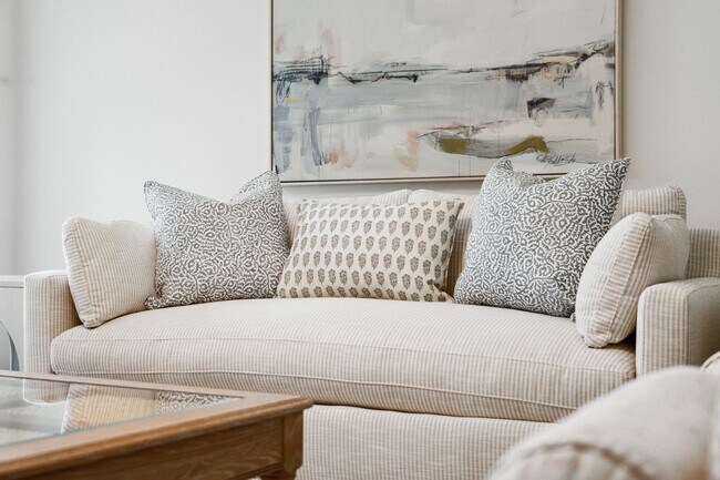 Building Photo - Fully Furnished 2BR Condo with Designer Touches in Shelmore Village