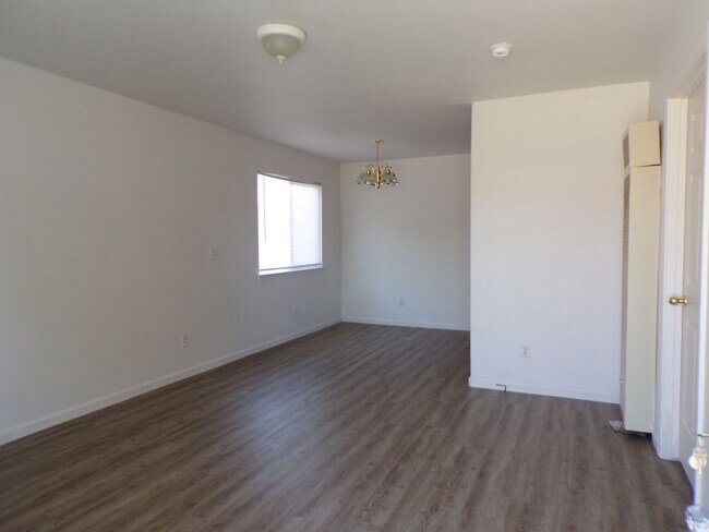 Building Photo - 285 Dalton St