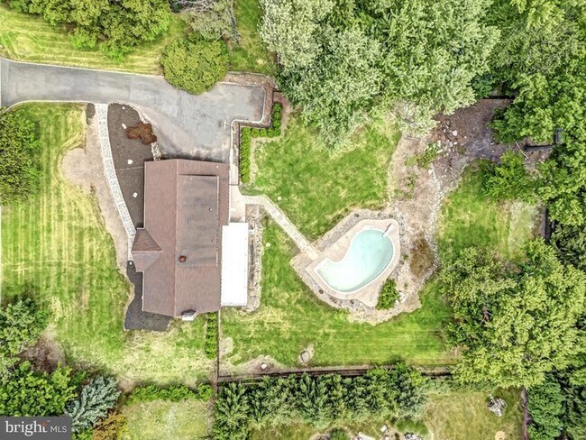 Building Photo - 136 Carlough Rd