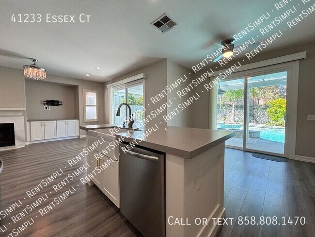 Building Photo - 41233 Essex Ct