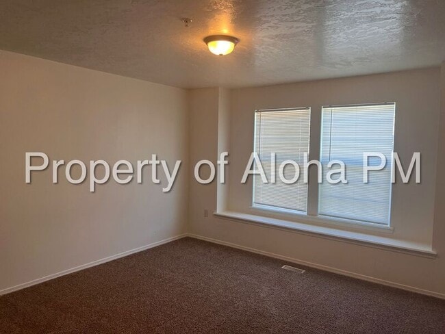 Building Photo - 1033 W Pine Ave