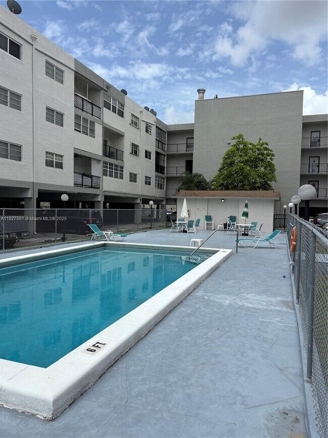Building Photo - 6125 W 20th Ave