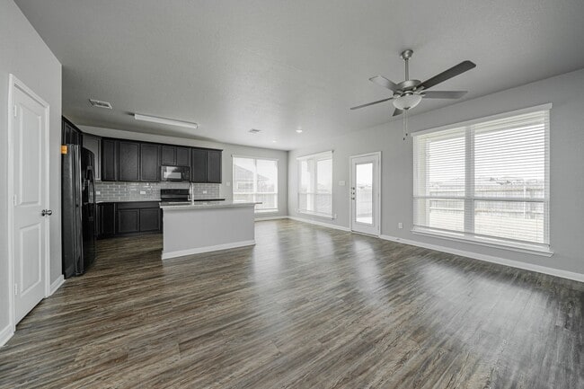 Building Photo - 614 Hollyhock Dr