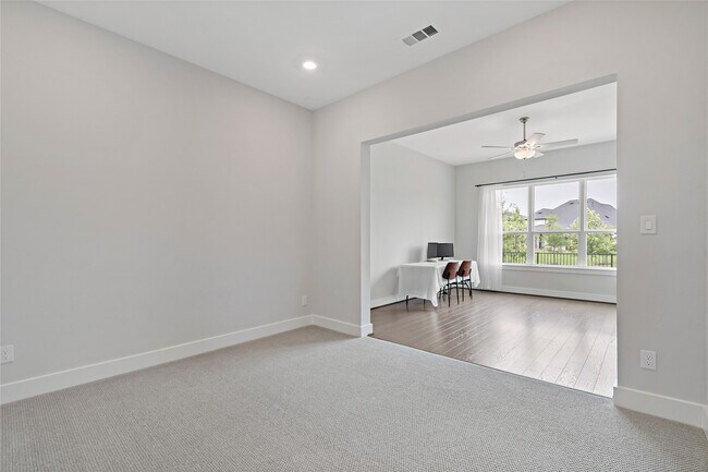 Building Photo - 7327 Sunny Oak Ln