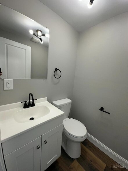 Building Photo - 504 Fairview Ave