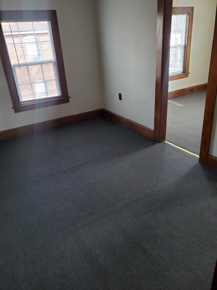 Building Photo - 374 Broad St