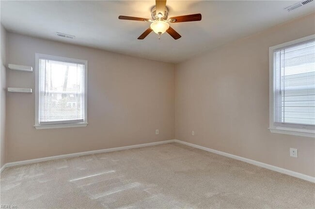 Building Photo - 829 Arondale Crescent