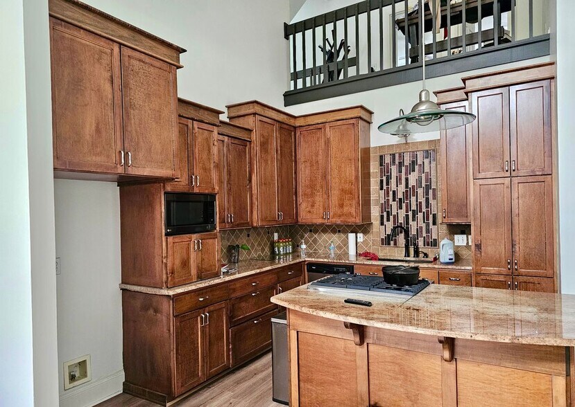 Building Photo - 375 Amber Leaf Dr