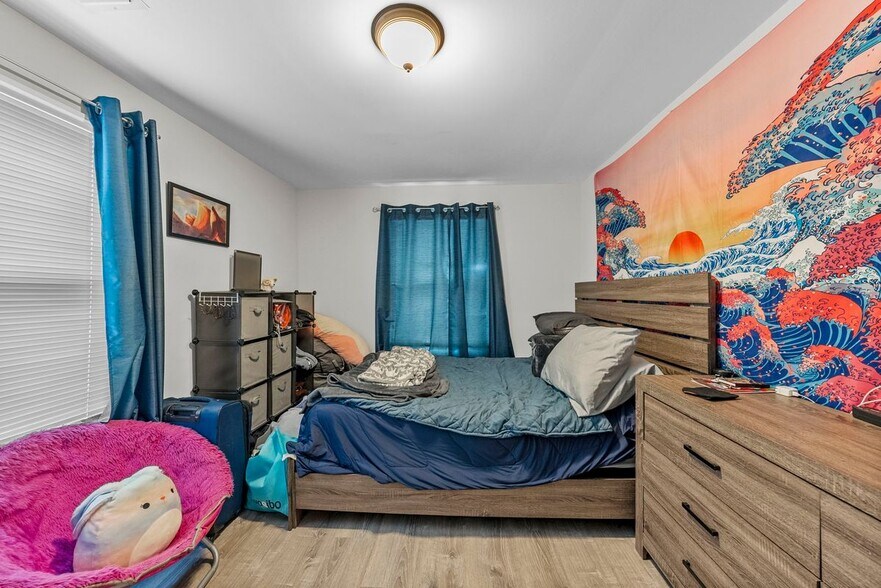 Building Photo - 816 King Georges Rd