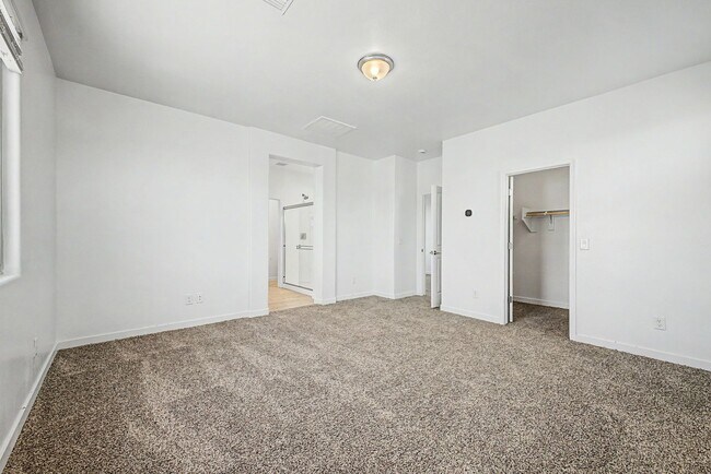 Building Photo - 10984 W Pierce St