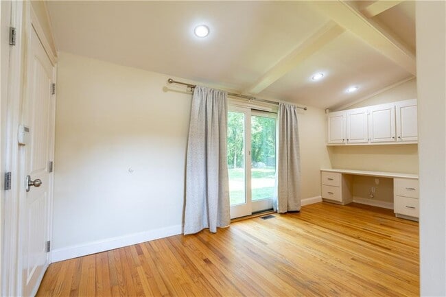 Building Photo - 48 Pleasant St