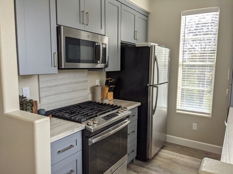 Building Photo - 3544 Caminito El Rincon