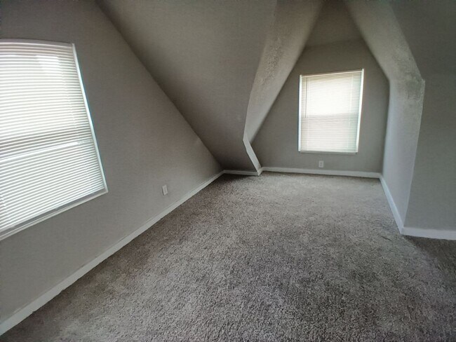 Building Photo - Freshly Renovated 3 Bedroom Bungalow