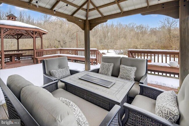 Building Photo - 7 Redwood Ct