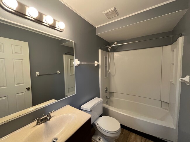 Building Photo - 7271 Beacon Hill Dr
