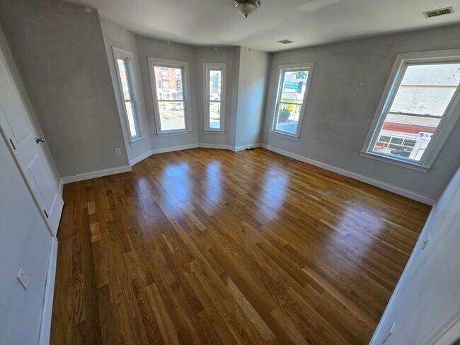 Primary Photo - 355 Adams St