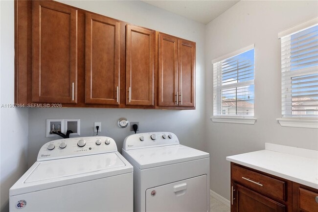 Building Photo - 1101 Banyan Dr