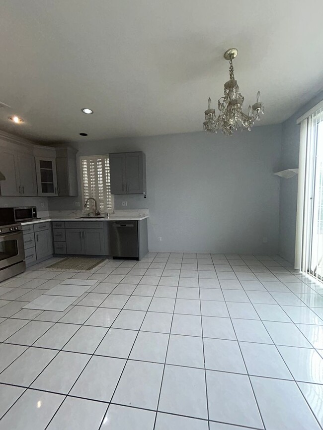 Building Photo - Spacious 2-Story Home in Prime Location