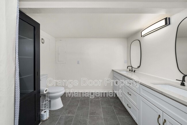 Building Photo - 4512 N Orchard St
