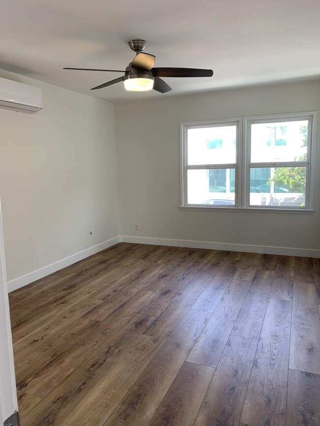 North bedroom - 846 Manhattan Beach Blvd