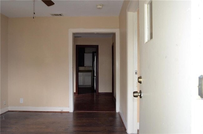 Building Photo - 2502 Hidalgo St