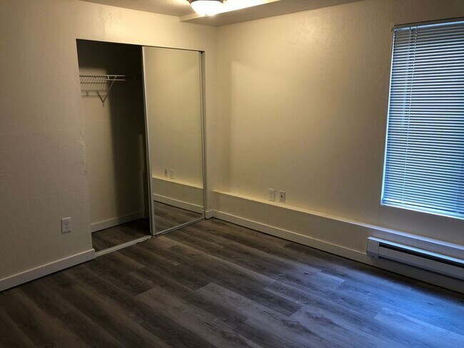 Building Photo - 2839 Thorndyke Ave W