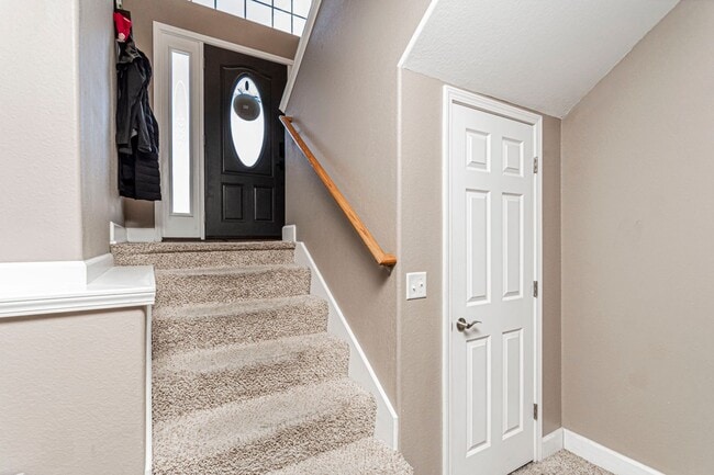 Building Photo - Spacious Single Family Home