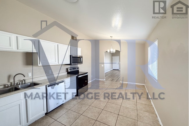 Building Photo - 3Bed/2Bath Home at Broadway/16th St! Ready for Immediate Move-In!--NO HOA!