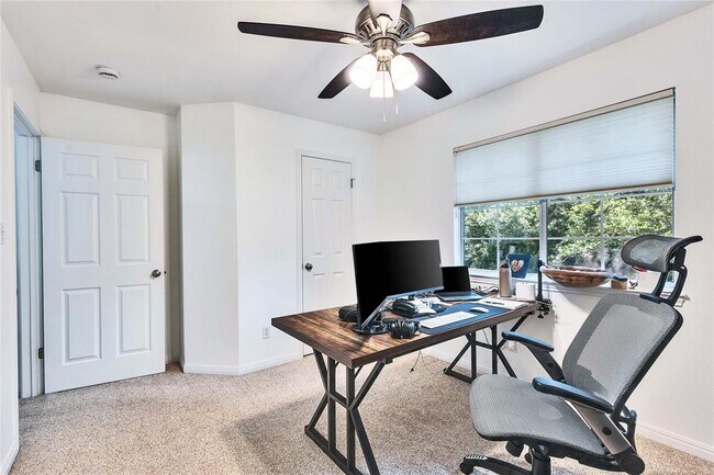Building Photo - 308 Chesapeake Bay Ln S