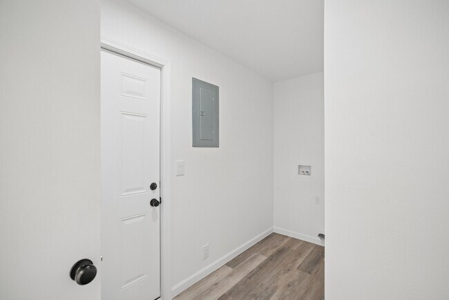 Building Photo - 4672 N Troost Ave