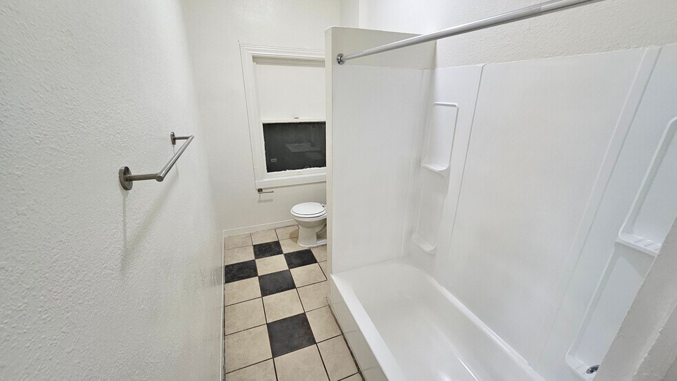 Building Photo - 743 S Burlington Ave