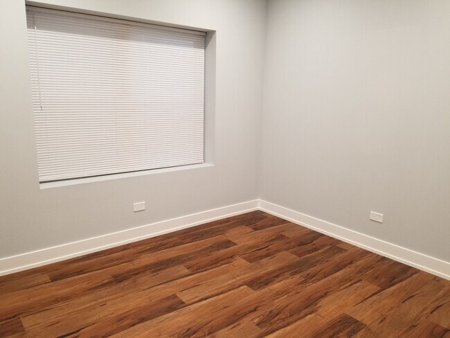 Building Photo - 4851 N Central Ave