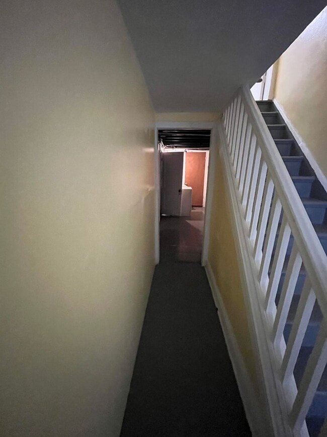 Building Photo - Renovated 3BR / 2BA Townhome for Rent – $1,325/month