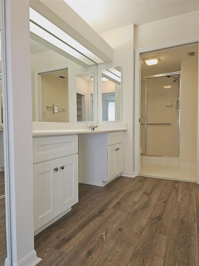 Building Photo - 7843 Granville Dr