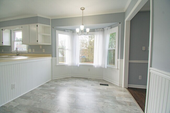 Building Photo - Available Soon! 3 Bedroom 2.5 Bathroom with Large Backyard and 2 Car Garage!