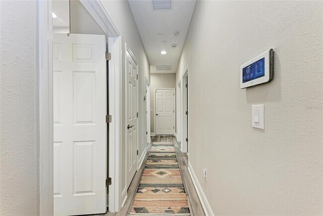 Building Photo - 12476 Oak Hill Way