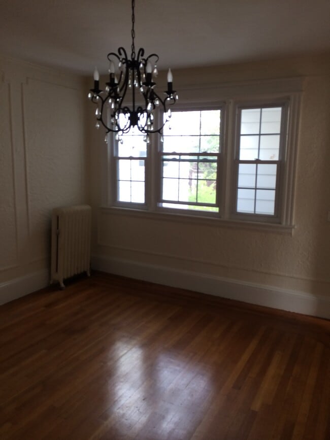 Building Photo - 126 Elton St