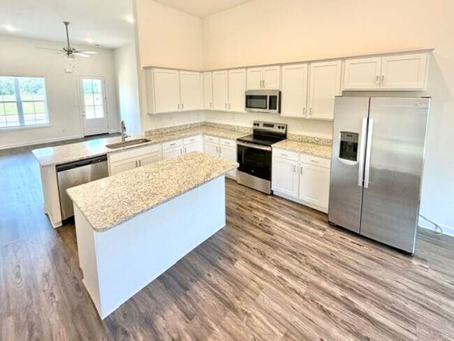 Building Photo - 130 Primrose Ln