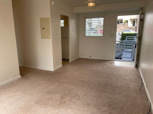 Primary Photo - Makiki - Thurston Ave - 1 Bdrm/1 Bath - $1...