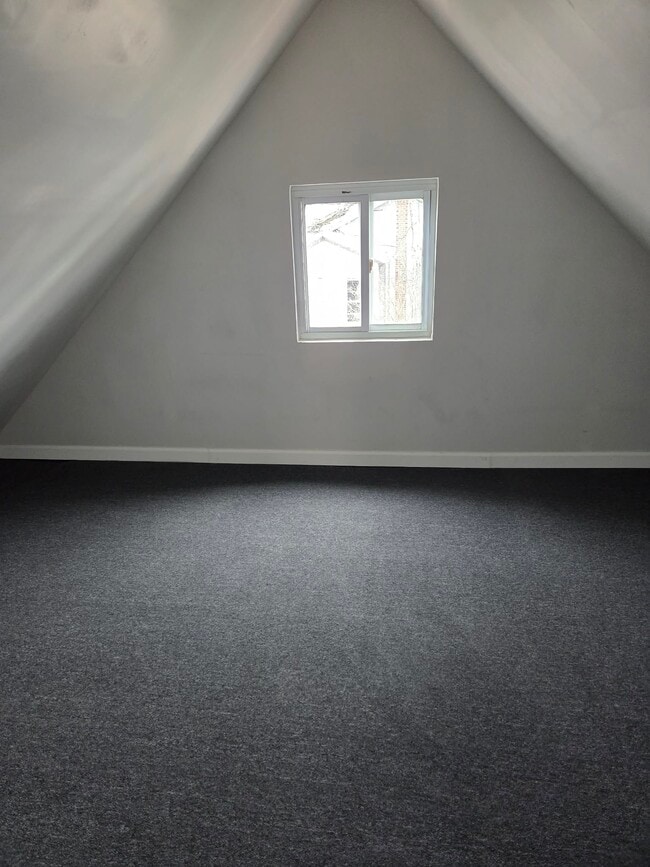 Building Photo - 440 E Cheltenham Ave