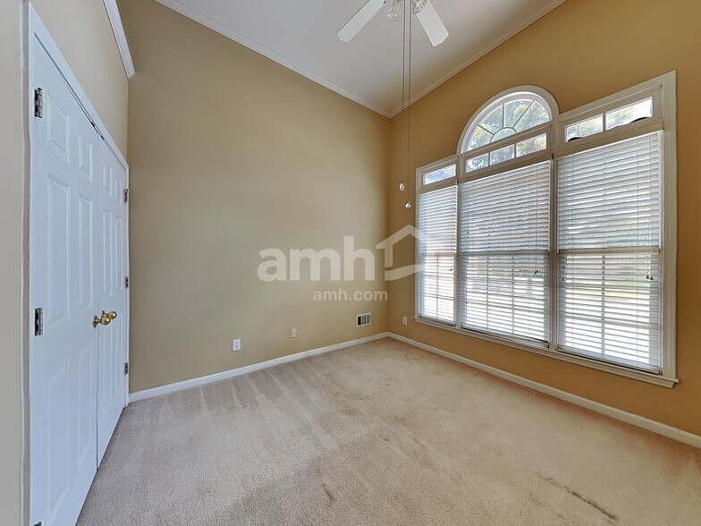 Building Photo - 4850 Duncans Lake Dr NE